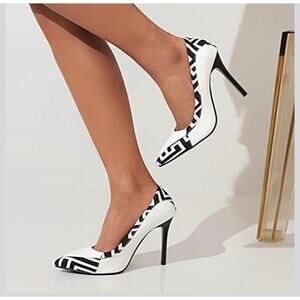 Women's Black & White Geometric Print Stiletto Pumps Pointed Toe Heels Size 8.5